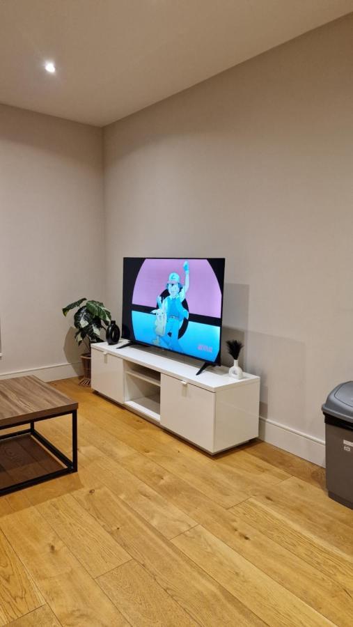 London Apartment Ealing